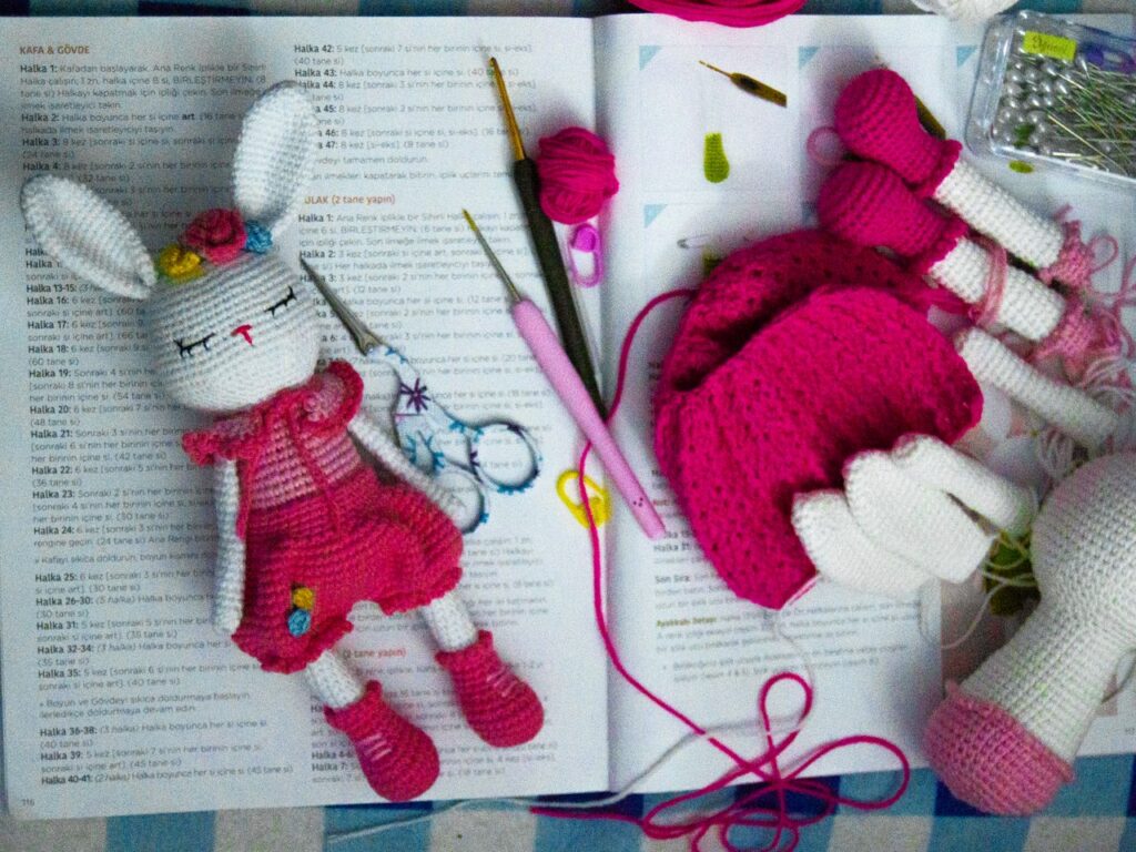 Mini iepuraș croșetat amigurumi: tutorial pas cu pas